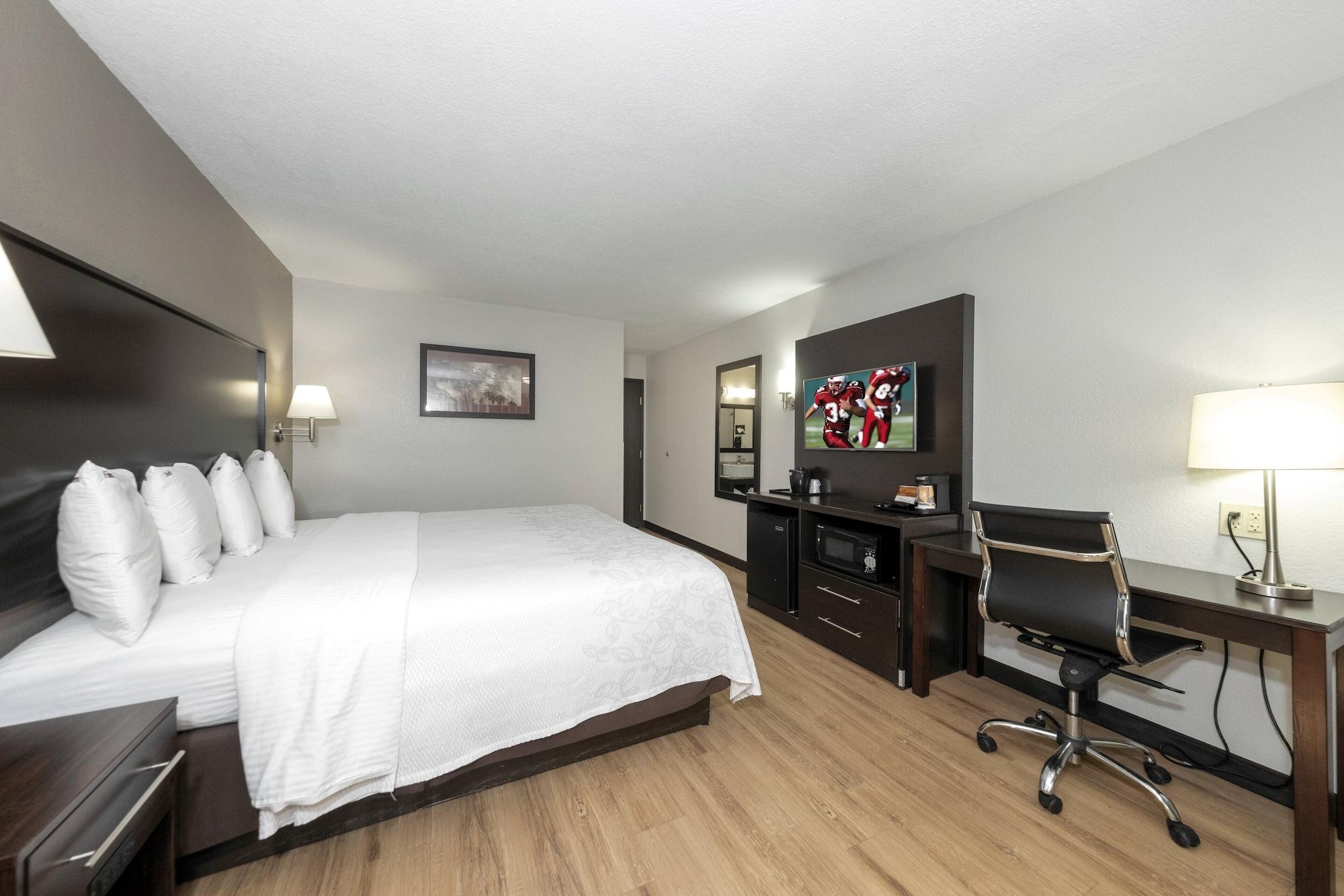 Red Roof Inn Plus+ Huntsville Exterior photo