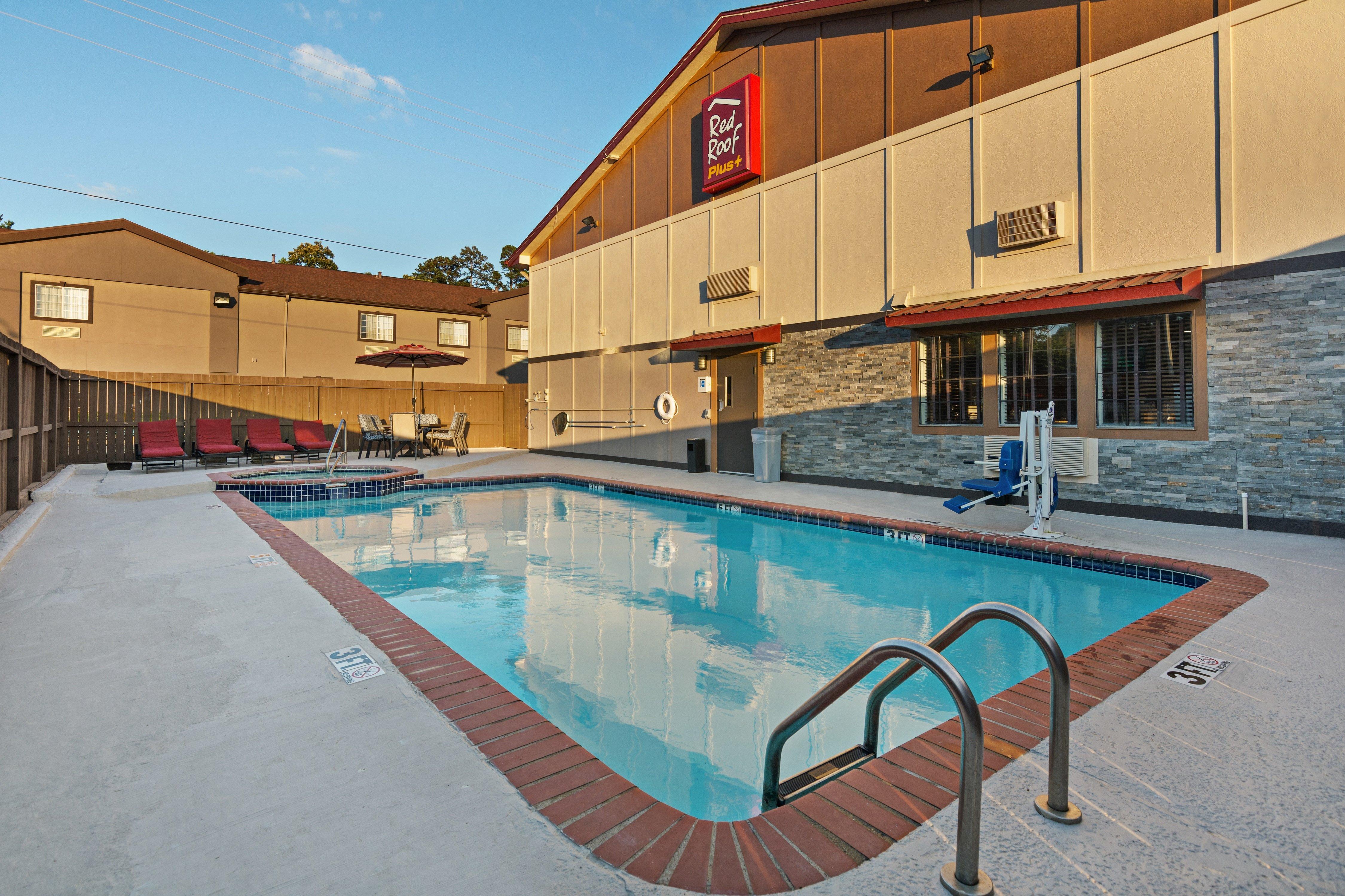 Red Roof Inn Plus+ Huntsville Exterior photo